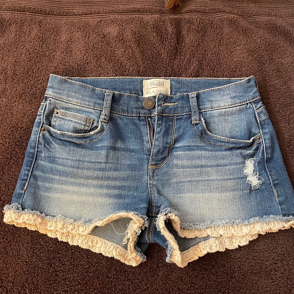 MUDD FLX Stretch short shorts with lace trim
